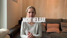 Lena Meiering im spenden-Video mit der Aufschrift "NICHT HEILBAR"