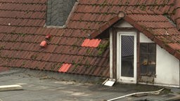 Schäden an einem Hausdach