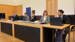 Aktivisten der Letzten Generation im Amtsgericht. 