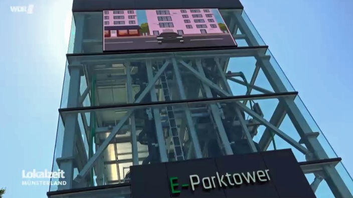 Der E-Parktower aus Ameisenperspektive. 