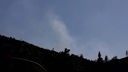 Rauch steigt von einem Waldbrandgebiet bei Plettenberg in den Himmel