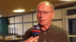 Schäfermeister Wolfgang Scholle aus Lichtenau im Gespräch mit dem WDR