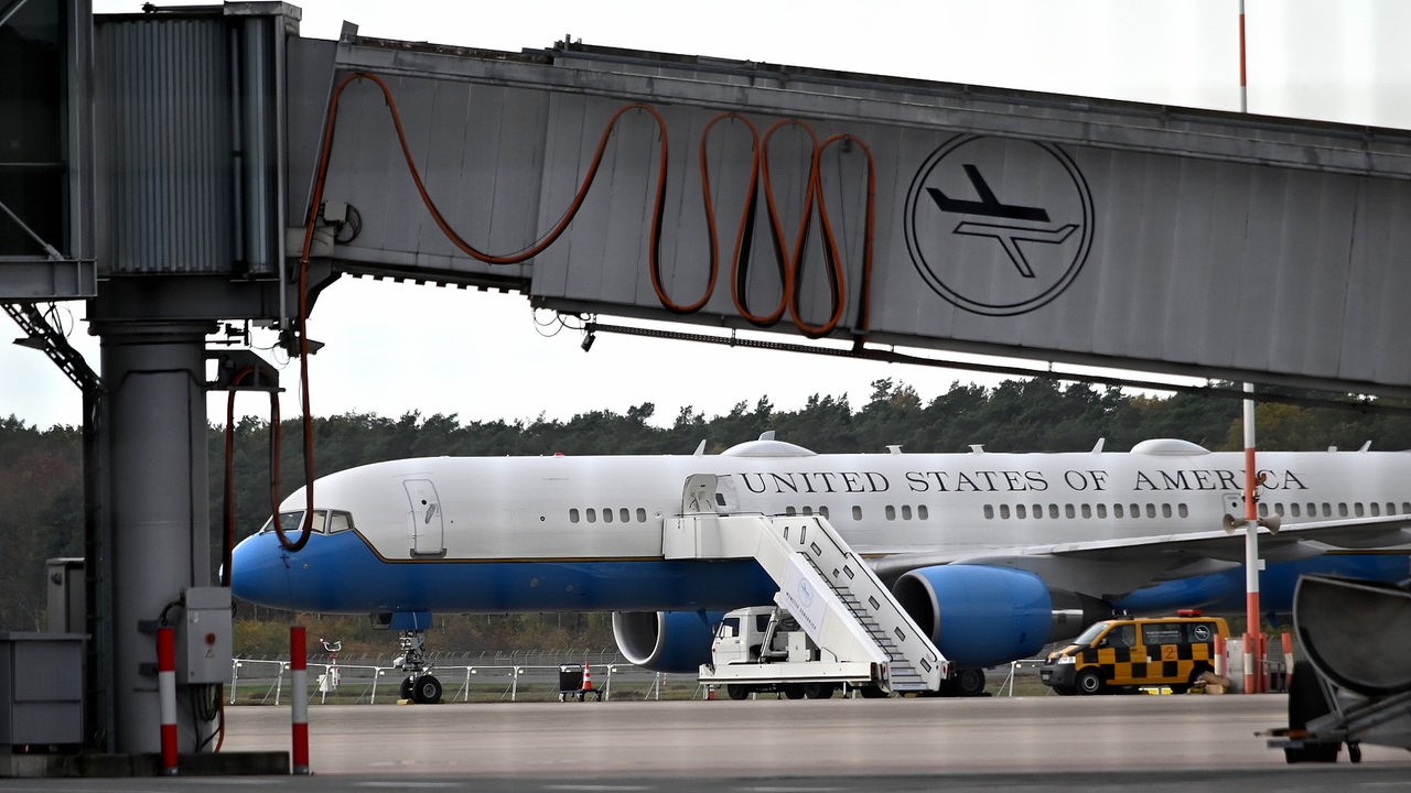 Die Maschine von US-Außenminister Antony Blinken auf dem Rollfeld des Flughafen Münster/Osnabrück