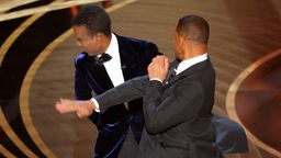 Will Smith ohrfeigt Chris Rock auf der Bühne während der Academy Awards in Hollywood