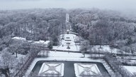 Luftaufnahme vom verschneiten Klever Forstgarten