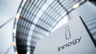 Logo von Innogy vor der Konzernzentrale