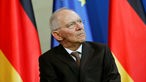Wolfgang Schäuble bei der Vorstellung einer neu gestalteten Zwei-Euro-Münze im Kanzleramt Berlin 2017