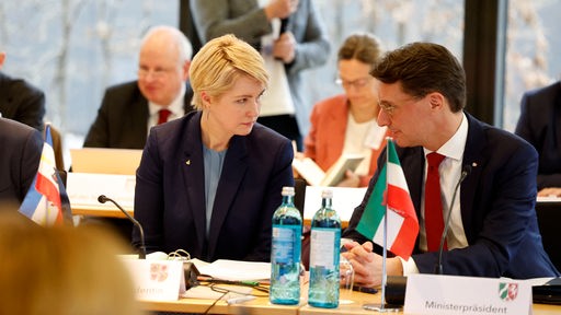 Hamburgs Bürgermeister Peter Tschentscher, Mecklenburg-Vorpommerns Ministerpräsidentin Manuela Schwesig und Nordrhein-Westfalens Ministerpräsident Hendrik Wüst