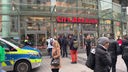 Polizei in Wuppertal nach einem Messerangriff in den City-Arkaden