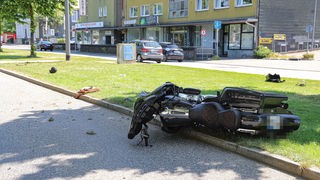 Kaputtes Motorrad am Wegrand