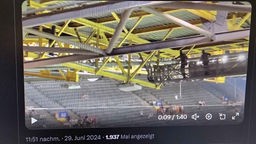 X-Post: Vermummter versucht auf das Stadiondach zu klettern