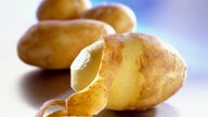 Halb geschälte Kartoffeln