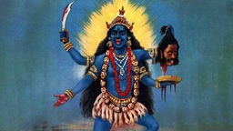 Gemälde "Kali Trampling Shiva": Die hinduistische Göttin Kali hat blaue Haut und vier Arme, triumphierend hält sie ein blutiges Schwert und den abgetrennten Kopf eines Mannes.