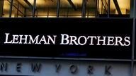 vidriera con el nombre de Lehman Brothers