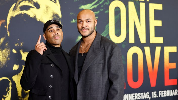 Patrice Bart-Williams und Malick Bauer bei der Premiere des Kinofilms 'Bob Marley: One Love' im Kino International. Berlin, 06.02.2024