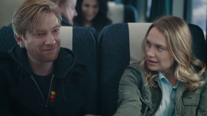 "Run" - Billy und Ruby treffen sich im Zug, Screenshot aus dem Trailer