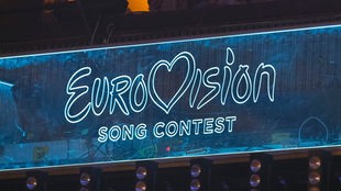 Logo Eurovision Song Contest na plavom LED baneru