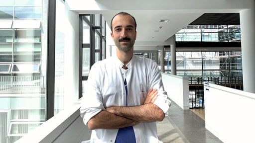 Dr. Cihan Celik, Oberarzt im Klinikum Darmstadt