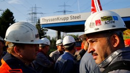 Stahlarbeiter von Thyssen-Krupp demonstrieren in Bochum gegen die geplante Fusion mit Tata
