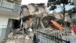Eingestürzte Gebäude nach dem Erdbeben in der türkischen Provinz Hatay
