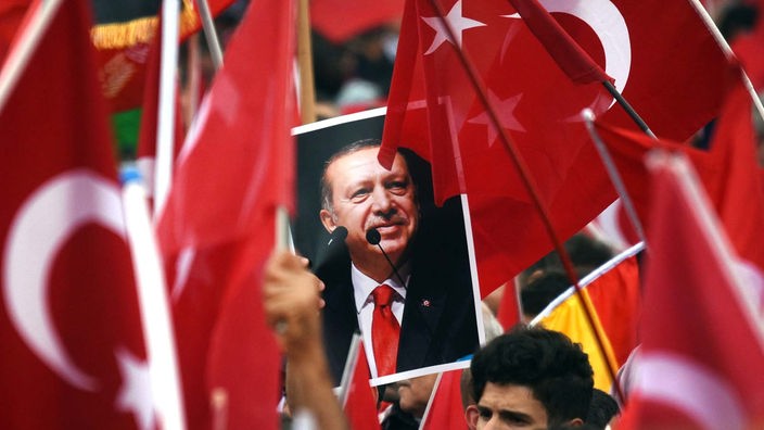 Drohen Einschuchtern Ausgrenzen Erdogans Schmutziger Wahlkampf In Deutschland Monitor Vom 09 03 2017 Sendungen Monitor Das Erste