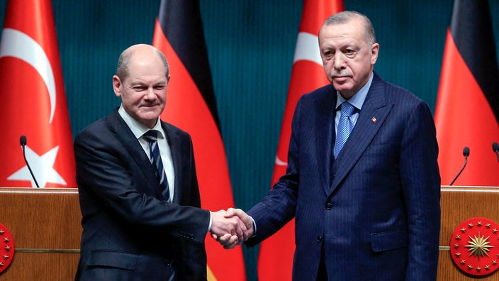 Olaf Scholz und Recep Tayyip Erdogan auf einer Pressekonferenz in Ankara im März 2022