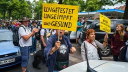 Berlin, Impression von einer Anti-Corona Demo, die erneut von der Bewegung Querdenken 711 initiiert wurde