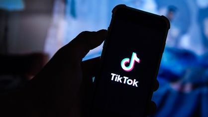 TikTok App auf einem Smartphone.