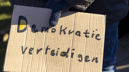 Demokratie Verteidigen, Schild, Demo