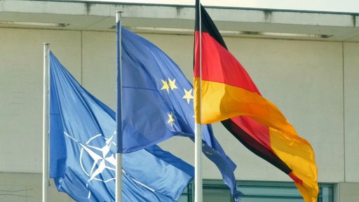 Nato, UE, Deutschland Flaggen
