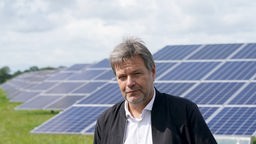 Robert Habeck im Solarpark