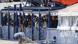 Migranten auf dem Schiff Humanity 1