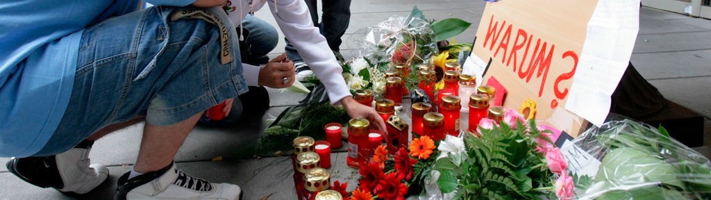 Kerzen für die Bluttat in Duisburg