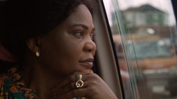 Frame aus dem Dokumentarfilm "The Deal" von Chiara Sambuchi: Princess Inyang Okokon