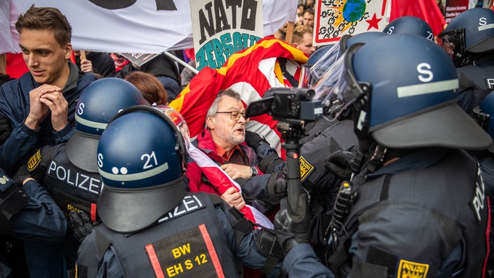 Stuttgart: Policijske jedinice sukobile su se s prosvjednicima na skupu povodom Praznika rada