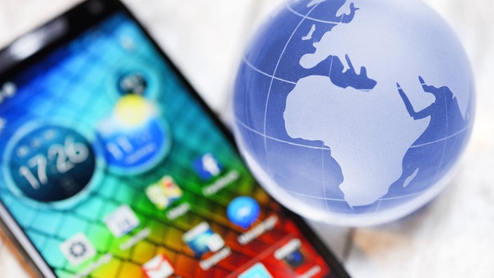Globus i Smartphone sa programom za prevođenje