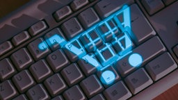 Online-Shopping: Einkaufswagen-Simbol na tastaturi