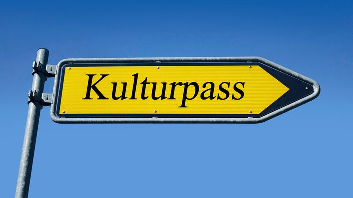 Ilustracija: putokaz sa natpisom "Kulturpass"