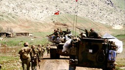 Türkische Truppen nähern sich am  der türkisch-irakischen Grenze