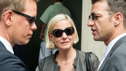 Die Anwälte Wolfgang Stahl (r), Wolfgang Heer (l) und Anja Sturm 