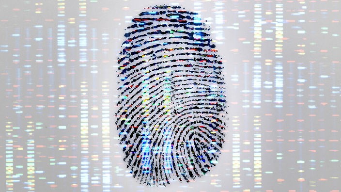 Ein blauer Fingerabdruck mit DNA-Profil im Hintergrund.