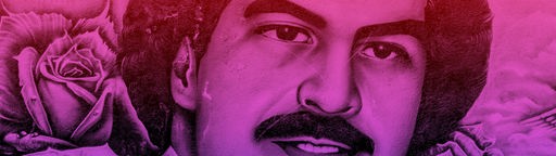 Illustration: WDR Hörspiel-Podcast "Dunkle Seelen": Eine Zeichnung von Pablo Escobar, umgeben von Rosen, das Bild ist dunkel lila-rot hinterlegt.
