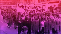 Illustration: WDR Hörspiel-Podcast "Dunkle Seelen": Mit einem Schweigemarsch durch die Innenstadt gedachten etwa 3000 Bankangestellte des ermordeten Jürgen Ponto (Vorstandssprecher Deutsche Bank).