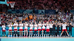 Basketballerinnnen des deutschen Teams stellen sich auf (Olympia, Lille 01.08.2024)