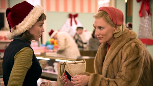  Therese (Rooney Mara, l.) und Carol (Cate Blanchett) in einer Szene des Films "Carol" 