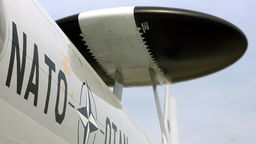  Ein AWACS-Aufklärungsflugzeug steht in Geilenkirchen auf dem NATO-Stützpunkt 