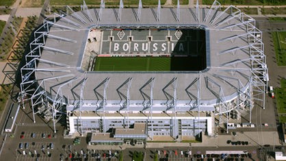 Luftaufnahme des Stadions von Fußball-Bundesligist Borussia Mönchengladbach im Borussia-Park
