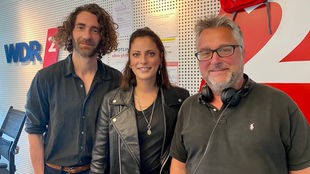 Silbermond zu Gast bei WDR 2: Andreas Nowak, Stefanie Kloß und Moderator Stefan Quoos (v.l.)