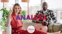 Die Podcast-Hosts Annabell Neuhof und Yared Dibaba; Schriftzug "Analsex"