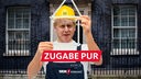 Satirische Fotomontage: Boris Johnson steht mit Blaumann und Schutzhelm vor der Downing Street Nr. 10
